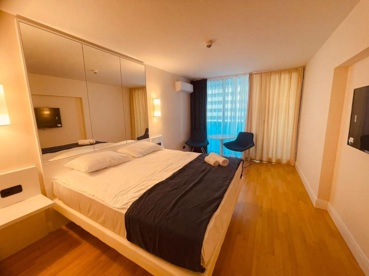 Orbi City Hub Apartments Batumi Esterno foto