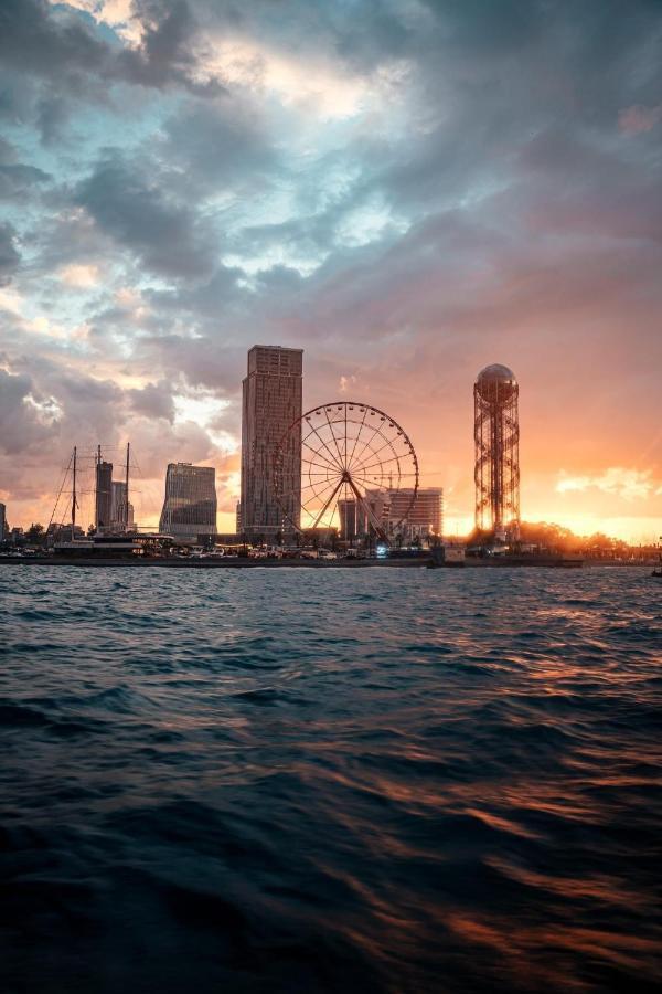 Orbi City Hub Apartments Batumi Esterno foto