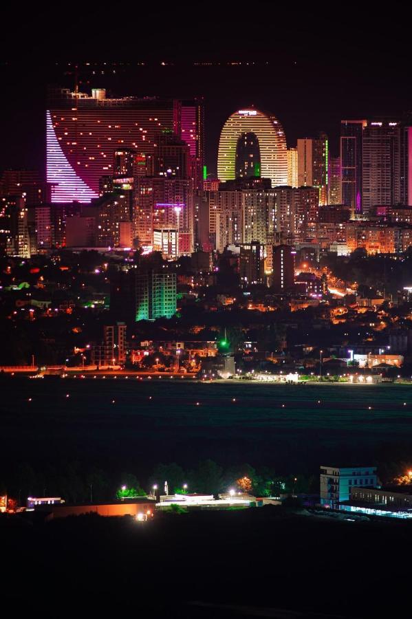 Orbi City Hub Apartments Batumi Esterno foto